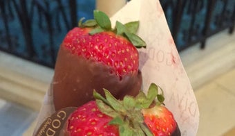 The 15 Best Places for Strawberries in Riyadh