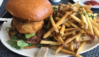 The 7 Best Places for Cheeseburgers in Marina Del Rey, Los Angeles