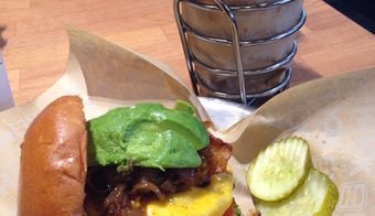 The 9 Best Places for Veggie Burgers in Woodland Hills-Warner Center, Los Angeles
