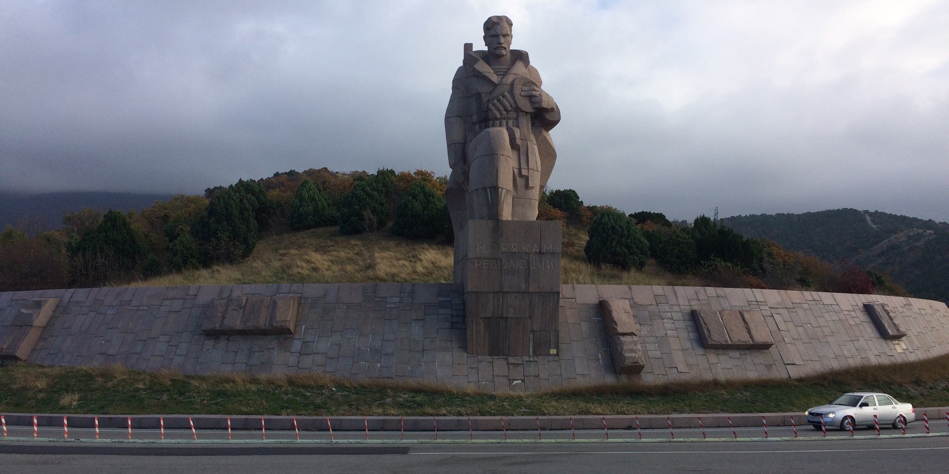 Памятник морякам революции