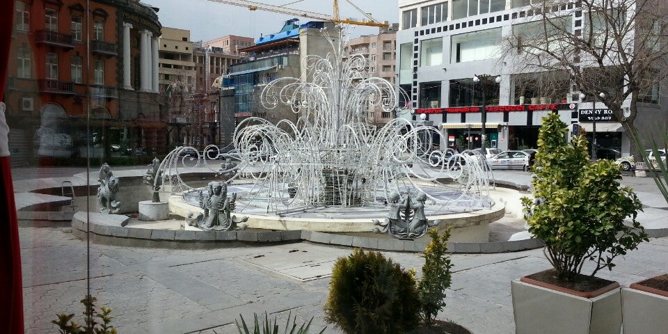 Charles Aznavour Square (Շարլ Ազնավուրի հրապարակ)