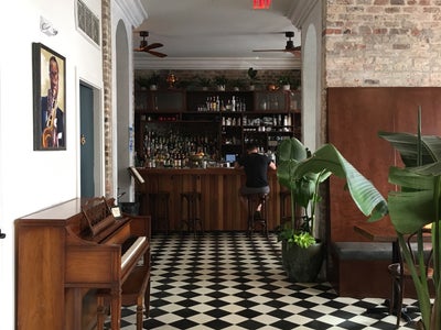 Catahoula Hotel & Bar