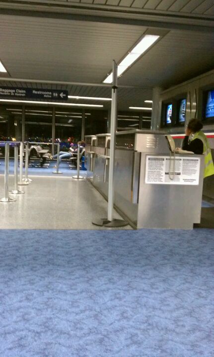 airport-gate
