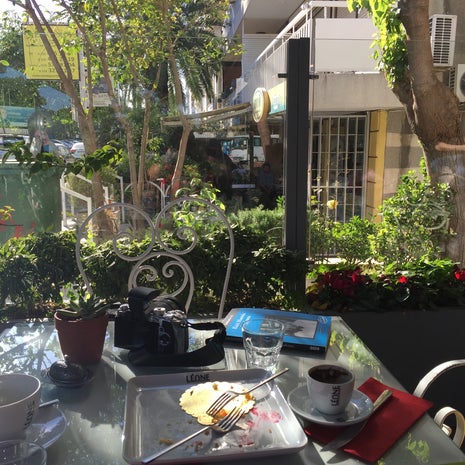 Léone Patisserie & Boulangerie