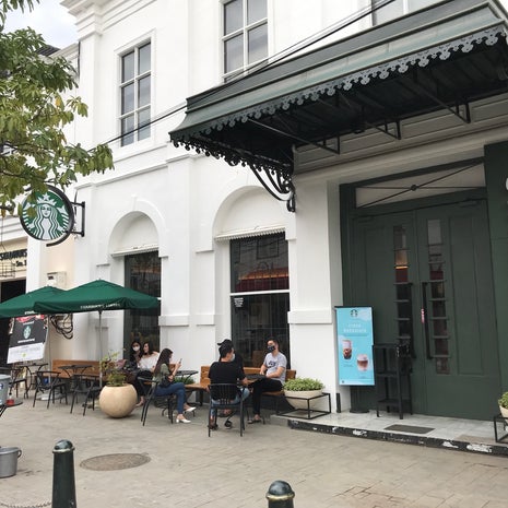 Starbucks Kota Lama