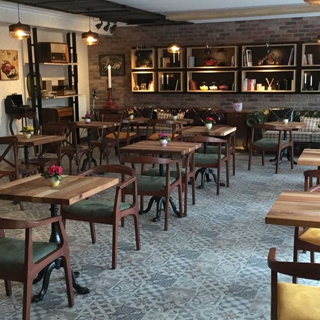 Lavinnia Antique Coffee