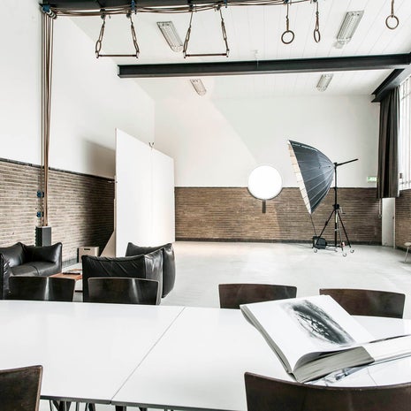 Old School Projects - Daylight photostudio for world-class results