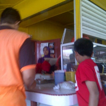 Kedai makan sebelah Guan Tong