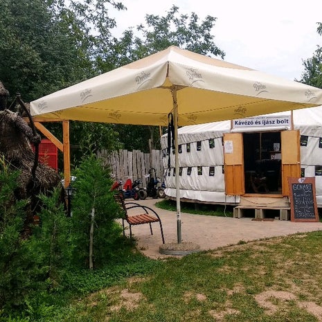 Mágustanya Kávézó És Íjászbolt
