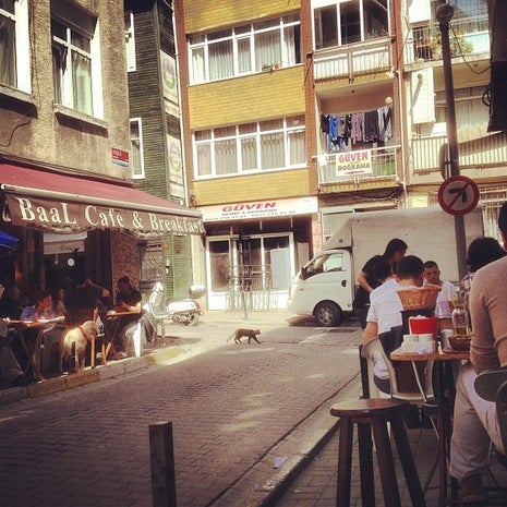 Baal Cafe & Breakfast
