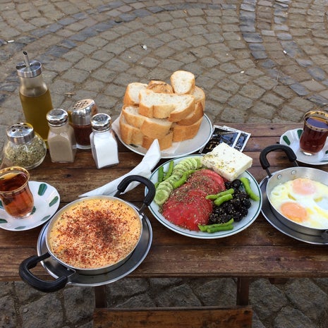 Kuzguncuk Çınar Altı Cafe