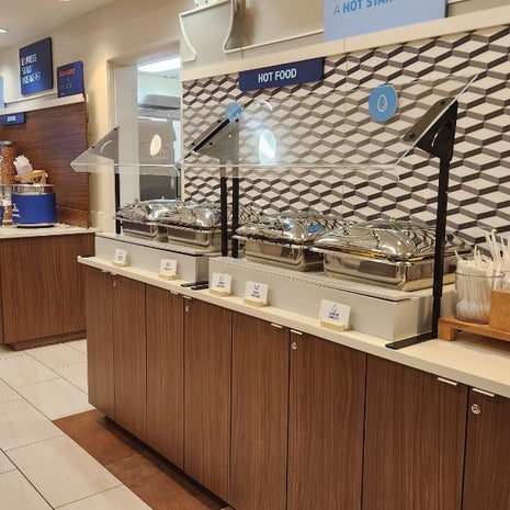 Holiday Inn Express & Suites Breakfast Area