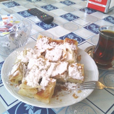 Gül Börekçisi
