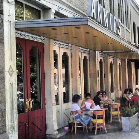 Annies Café & Bar