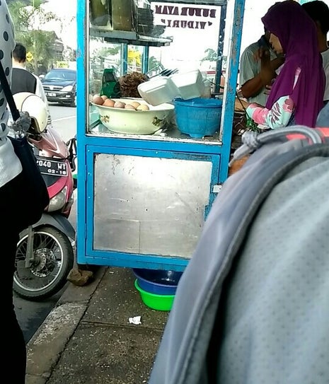 Bubur Ayam & Lontong Kari Widuri Ikopin
