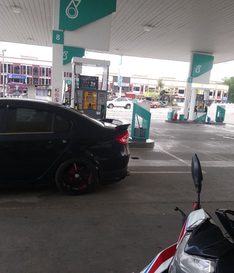 Kedai Makan Tepi Jalan Sebelah Petronas