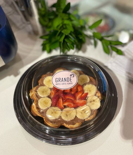 Grande Waffle & Coffee