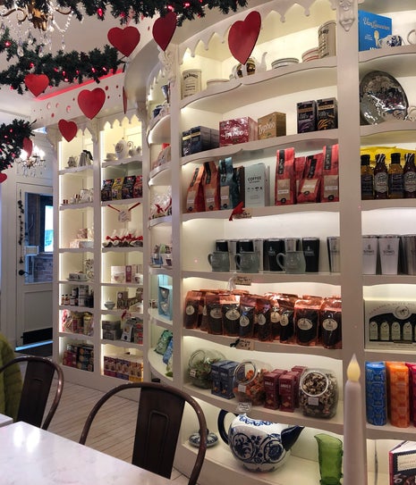 Fezziwig's Food & Fountain