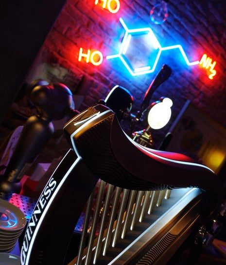 Dopamine Coffee Shop - Moda