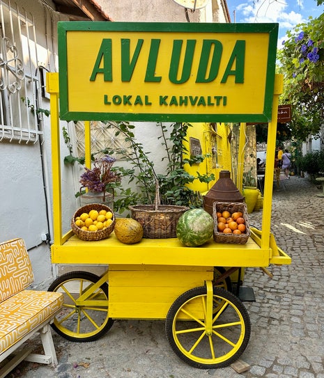 Avluda Kahvalti