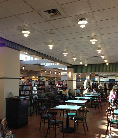 Barnes & Noble Café