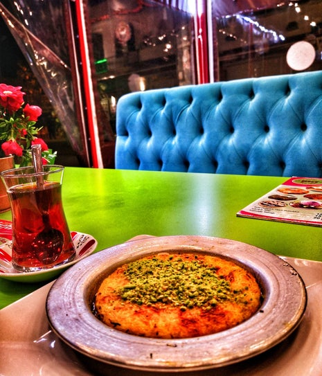Künefeci Hülyam Tatlıları
