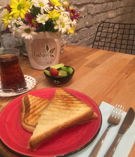 Feslegen Coffee And Breakfast