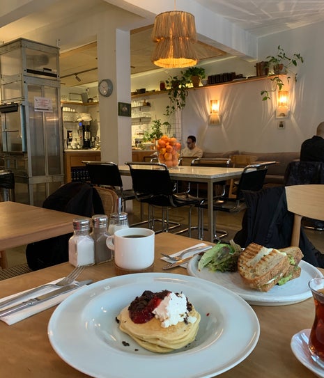 700GR Bakery & Cafe