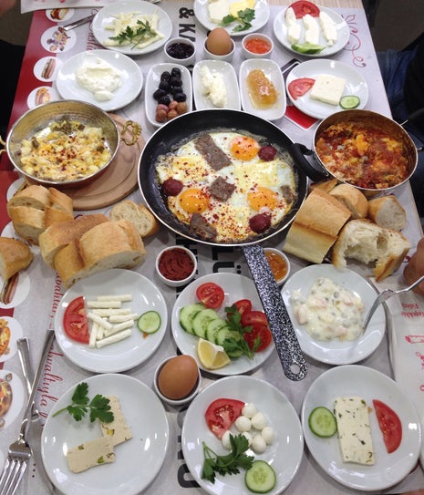 süslü kahvaltı ve menemen salonu