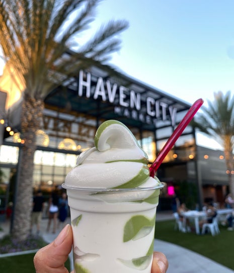 Monday To Sunday Dessert Cafe