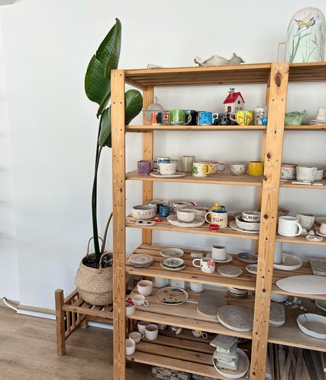 Müberra İpek Seramik Atölyesi Ve Kahve Dükkanı