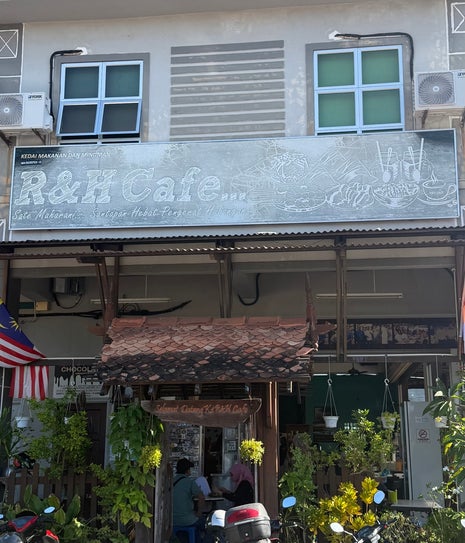 R&H Satay Muar