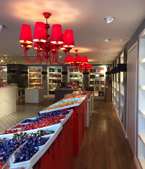 Ender Çikolata Fabrika Satış Mağazası ve Cafe