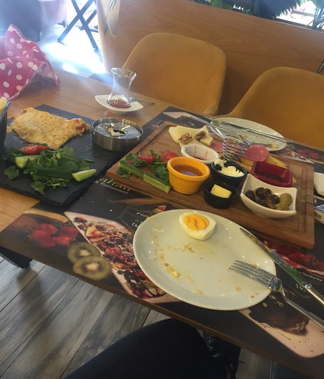 Mahall Cafe & Restaurant