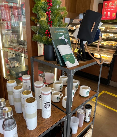 Starbucks (스타벅스)