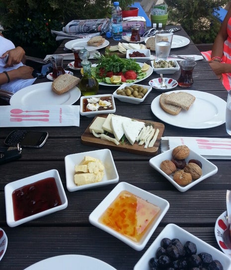 Köyden Kahvaltı Şarküteri