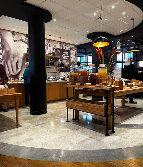 Breakfast @ Holiday Inn