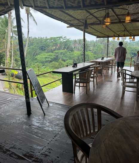 Warung makan unik