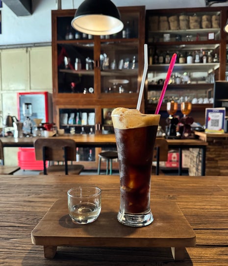 Yisan Coffee Shop