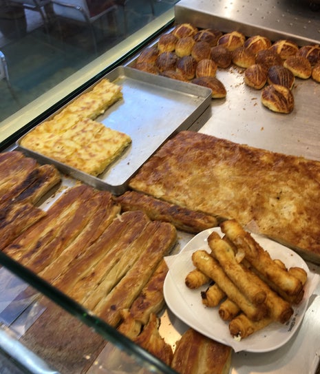 Gülen pide ve börek salonu