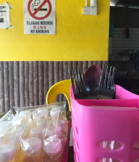 Kedai kopi mak ku.