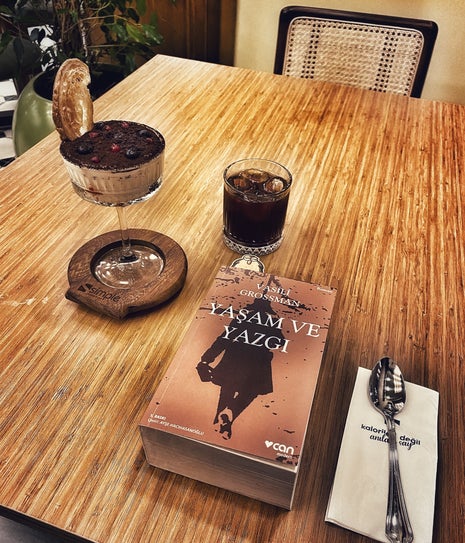 Simple Chocolate & Drink