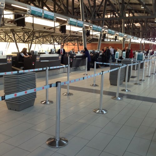 Ottawa MacdonaldCartier International Airport (YOW) 1000 Airport