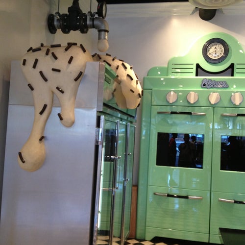 Johnny Cupcakes 7959 Melrose Ave Los Angeles