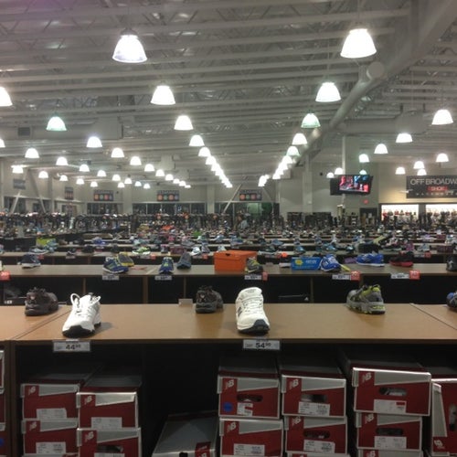 Off Broadway Shoe Warehouse 6920 W Sunset Blvd Los Angeles