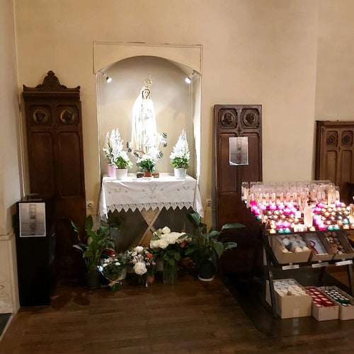 Église SainteMarie des Batignolles Place du Docteur Félix Lobligeois