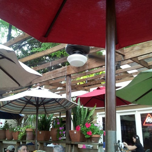 Treehouse Restaurant & Pub 7 Kings Cir NE Atlanta