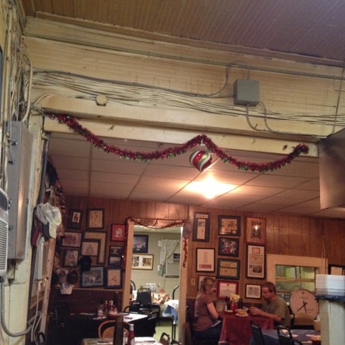 Doe's Eat Place 502 Nelson St Greenville