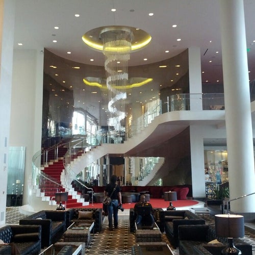 W Hollywood
