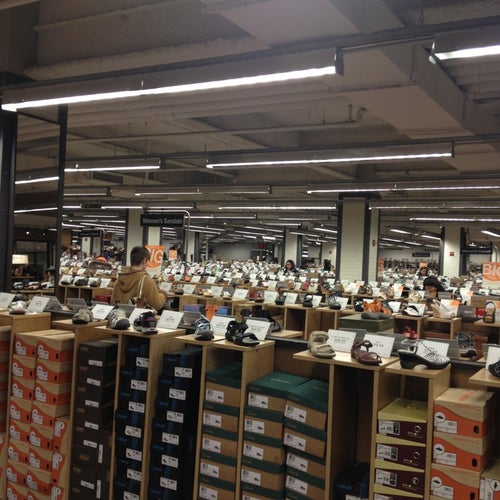 DSW Designer Shoe Warehouse 40 E 14th St New York